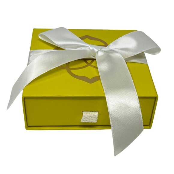 Kendra Scott Gift Bag and Box - Picture 1 of 12